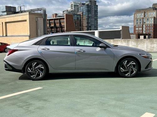 2025 Hyundai ELANTRA HEV Limited