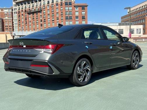 2025 Hyundai ELANTRA Sport