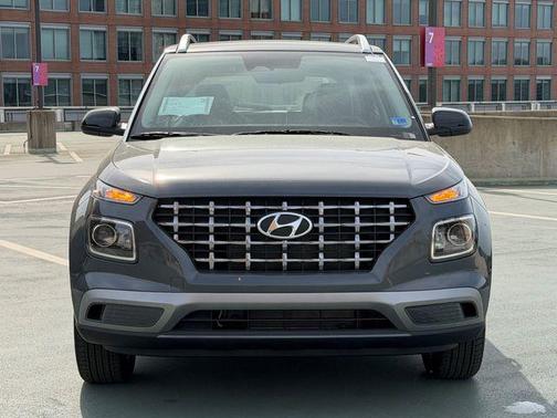 Ecotronic Gray w/Black Roof 2026 Hyundai VENUE SEL w/Two-Tone Roof
