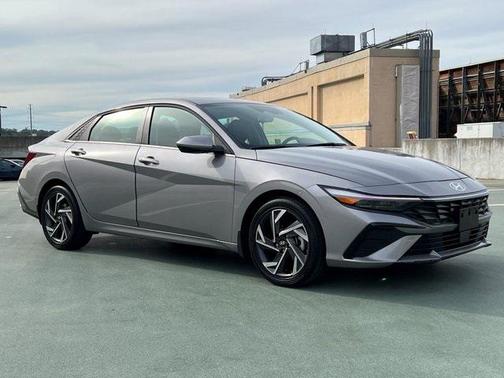 2025 Hyundai ELANTRA SEL