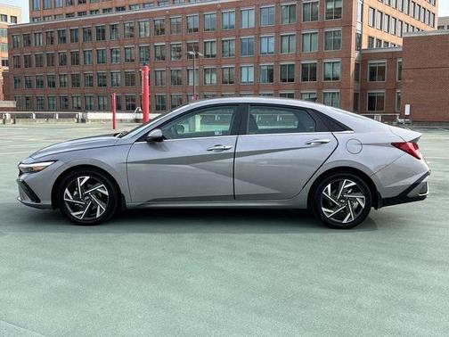 2025 Hyundai ELANTRA SEL