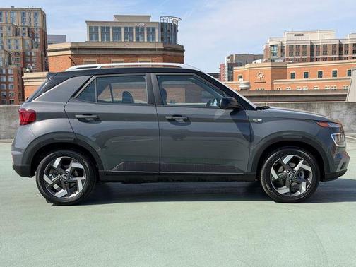2026 Hyundai VENUE SEL w/Two-Tone Roof