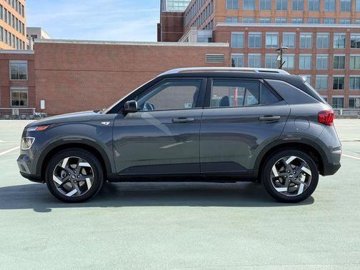 2026 Hyundai VENUE SEL w/Two-Tone Roof