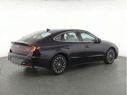 Nocturne Black 2022 Hyundai SONATA Hybrid SE