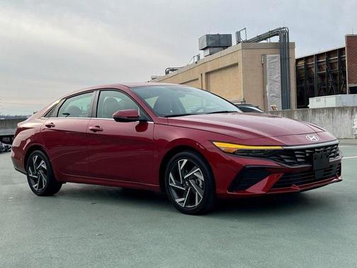 2025 Hyundai ELANTRA Limited