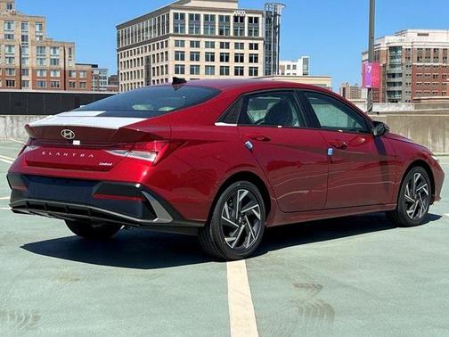 2025 Hyundai ELANTRA Limited