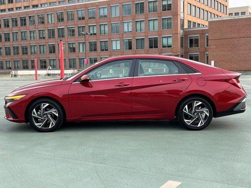 2025 Hyundai ELANTRA Limited