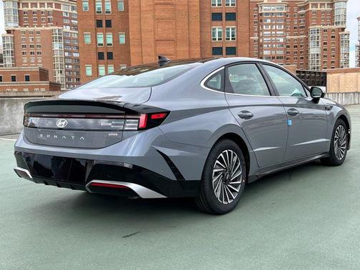 2026 Hyundai SONATA Hybrid Limited