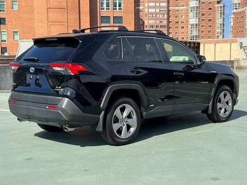 2021 Toyota RAV4 Hybrid XLE Premium