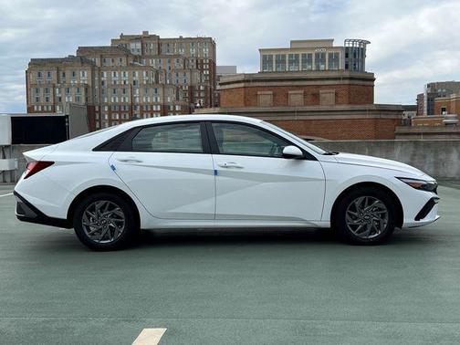 2026 Hyundai ELANTRA HEV Blue