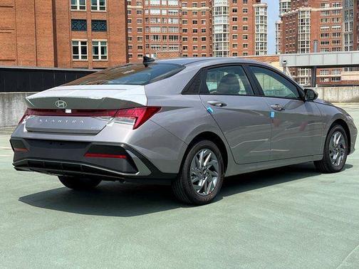 Fluid Metal 2025 Hyundai ELANTRA HEV Blue