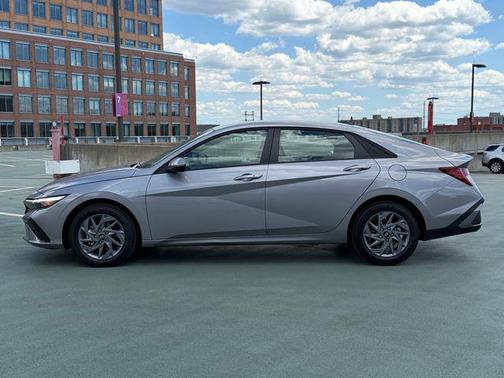 Fluid Metal 2025 Hyundai ELANTRA HEV Blue