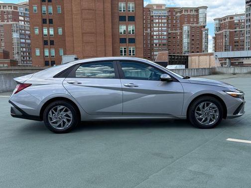 Fluid Metal 2025 Hyundai ELANTRA HEV Blue