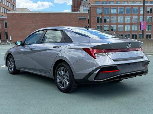 Fluid Metal 2025 Hyundai ELANTRA HEV Blue