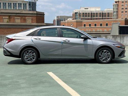 Fluid Metal 2025 Hyundai ELANTRA HEV Blue