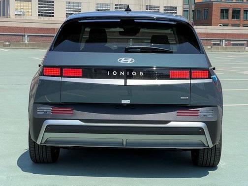 2025 Hyundai IONIQ 5 SE