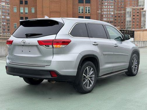 2018 Toyota Highlander SE