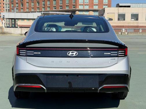 2026 Hyundai SONATA Hybrid SE
