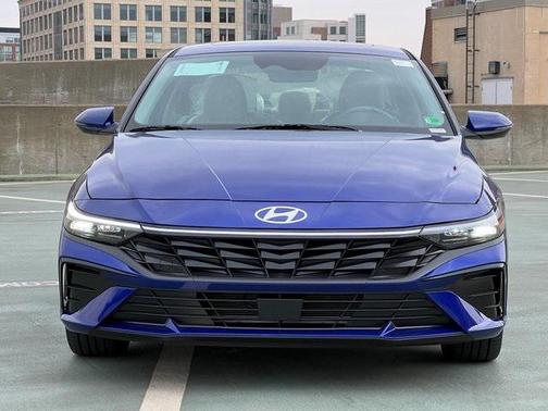2025 Hyundai ELANTRA Limited
