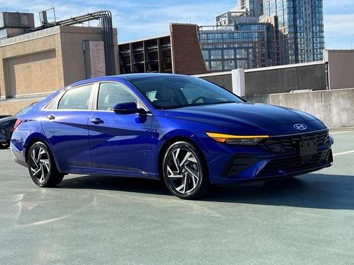 2025 Hyundai ELANTRA Limited