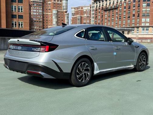 2026 Hyundai SONATA Hybrid Base