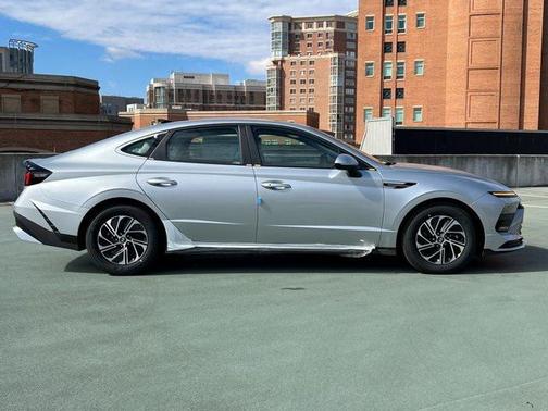 2026 Hyundai SONATA Hybrid Base