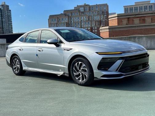 2026 Hyundai SONATA Hybrid Base