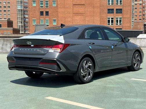 2025 Hyundai ELANTRA Sport