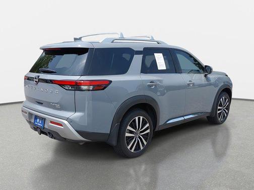 2024 Nissan Pathfinder Platinum 4WD