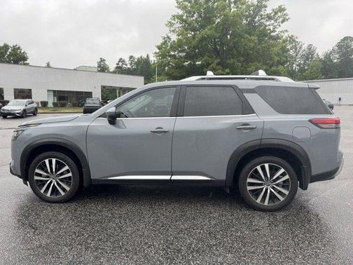 2024 Nissan Pathfinder Platinum 4WD