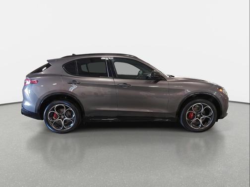 2025 Alfa Romeo Stelvio Sprint AWD