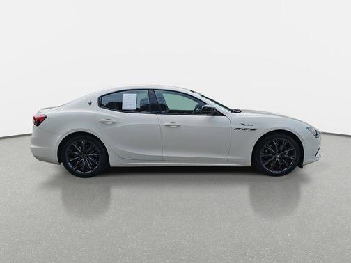 2022 Maserati Ghibli Modena Q4