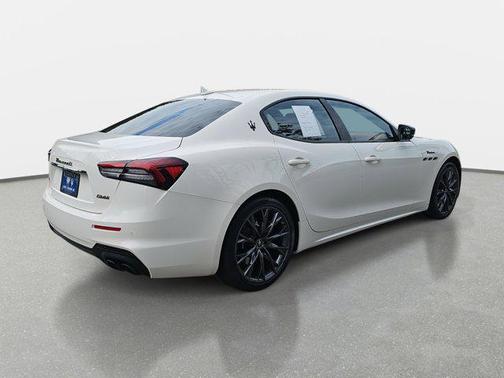 2022 Maserati Ghibli Modena Q4