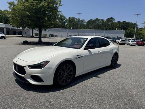 2022 Maserati Ghibli Modena Q4