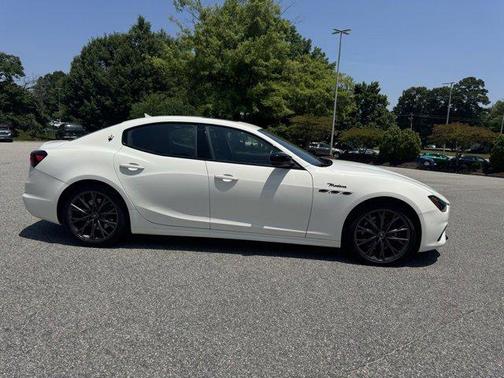 2022 Maserati Ghibli Modena Q4