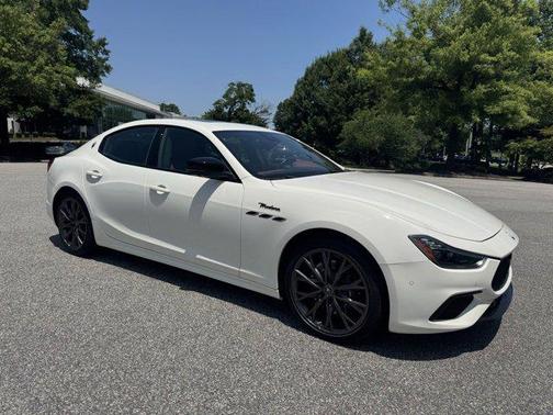 2022 Maserati Ghibli Modena Q4