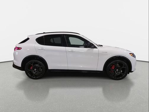 2025 Alfa Romeo Stelvio Sprint AWD