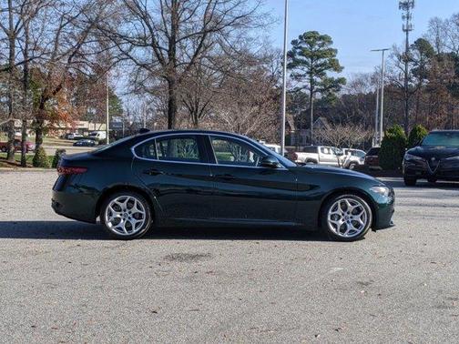 Photo 2 of 29 of 2021 Alfa Romeo Giulia Ti