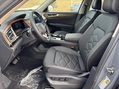 2025 Volkswagen Atlas 2.0T SE w/Technology 4MOTION