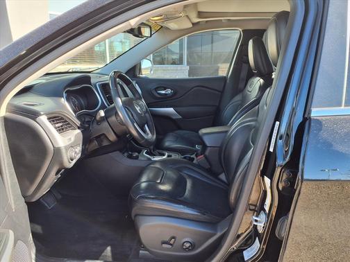 2017 Jeep Cherokee Overland