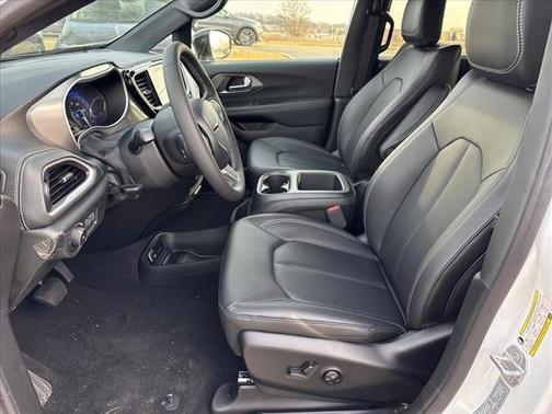 2025 Chrysler Pacifica L