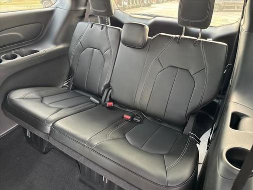 2025 Chrysler Pacifica L