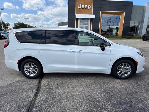 2026 Chrysler Voyager LX