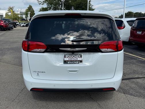 2026 Chrysler Voyager LX