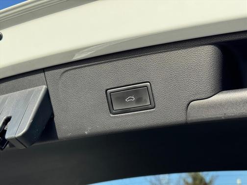 2022 Volkswagen Atlas Cross Sport 2.0T SEL