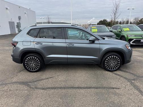 2025 Volkswagen Taos 1.5T SE