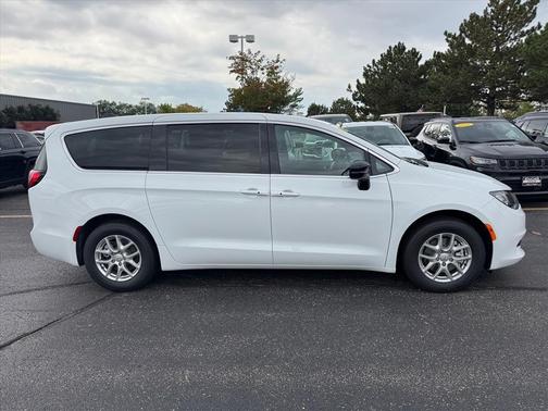 2026 Chrysler Voyager LX