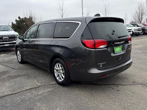 2022 Chrysler Voyager LX