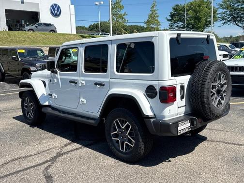 2025 Jeep Wrangler 4-Door Sahara 4x4