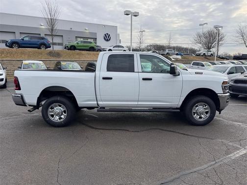 2026 RAM 2500 Tradesman Crew Cab 4x4 6'4' Box